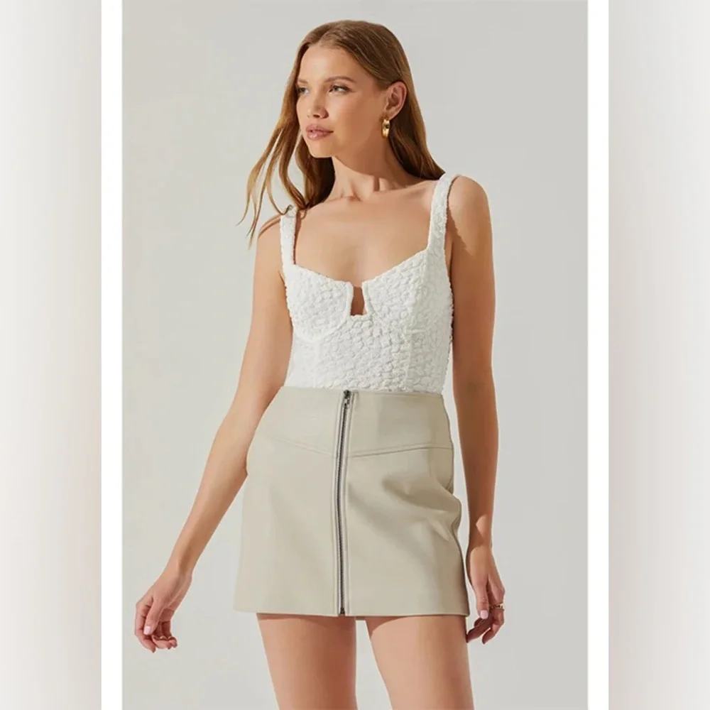 NWT- ASTR THE LABEL, ARIA BUSTIER BODYSUIT - Size L - Picture 2 of 16